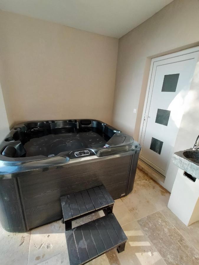Reve De Panda Avec Sauna Et Jacuzzi Privatif Abrest Eksteriør billede